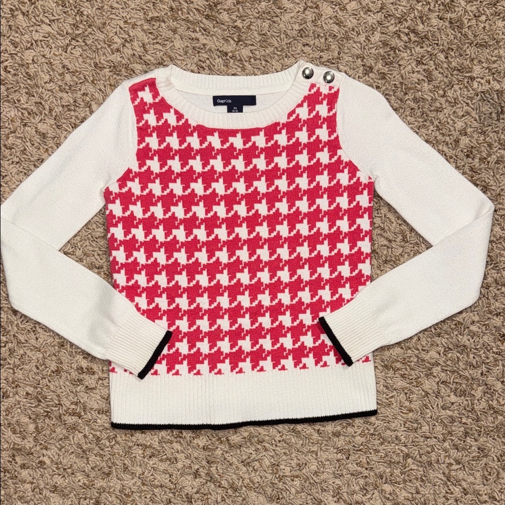 XS/4-5 girls Gap Kids off-white and red houndstooth sweater.